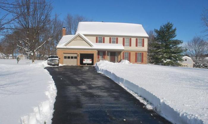 Decided driveway shovel